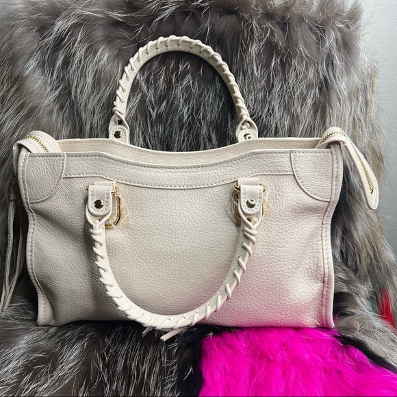 Cream Genuine Leather handbag with Gold hardware - Picture 3 of 15